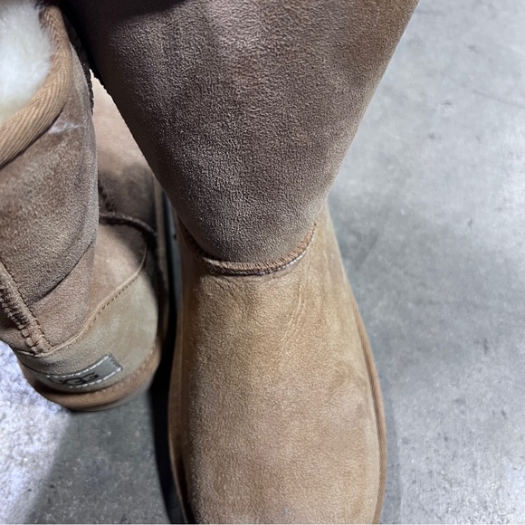 UGG Classic Short kid’s Boot - Chestnut, US 4 - Picture 2 of 6